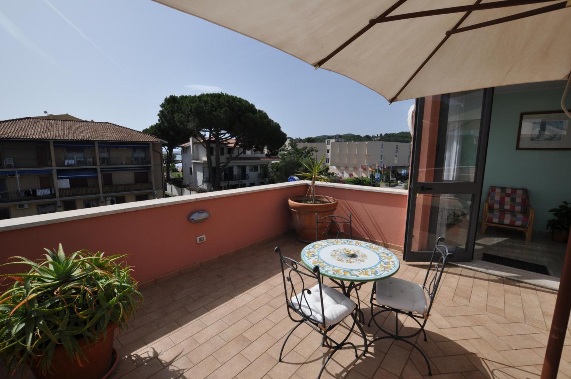 Hotel Mistral Marina di Campo Kültér fotó