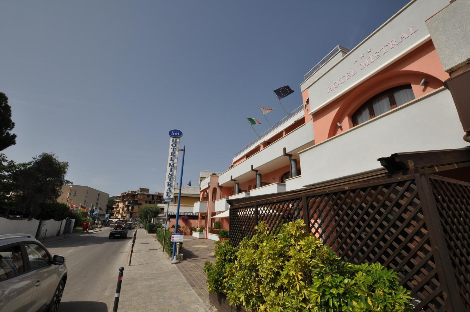 Hotel Mistral Marina di Campo Kültér fotó