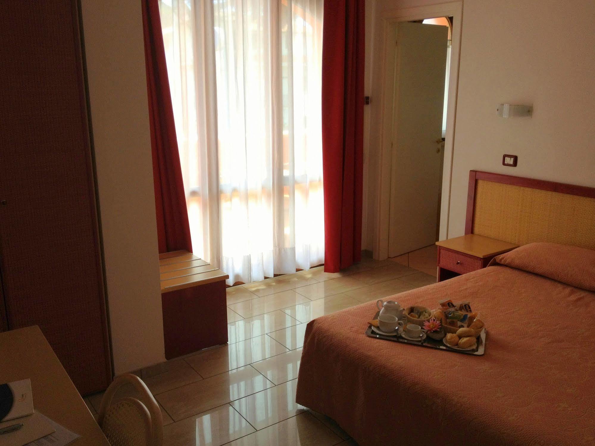 Hotel Mistral Marina di Campo Kültér fotó