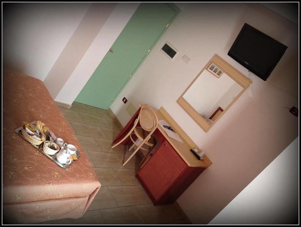 Hotel Mistral Marina di Campo Kültér fotó