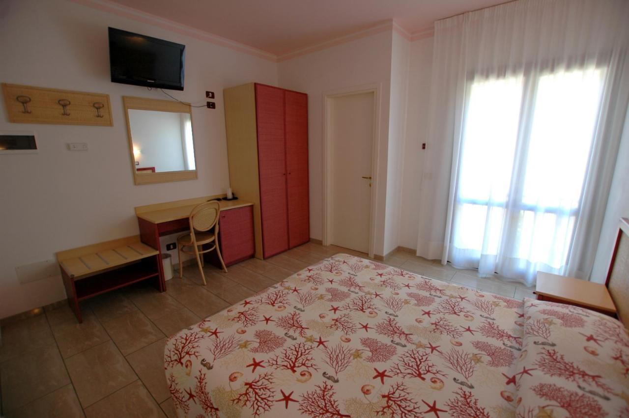 Hotel Mistral Marina di Campo Kültér fotó