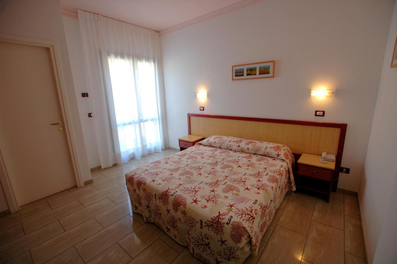 Hotel Mistral Marina di Campo Kültér fotó